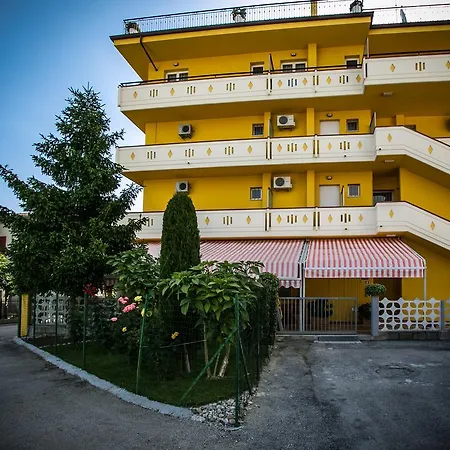 Nelson Отель Альба-Адриатика