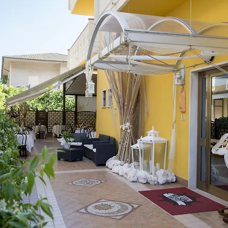 Отель Nelson 3*