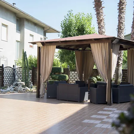 Отель Nelson Альба-Адриатика